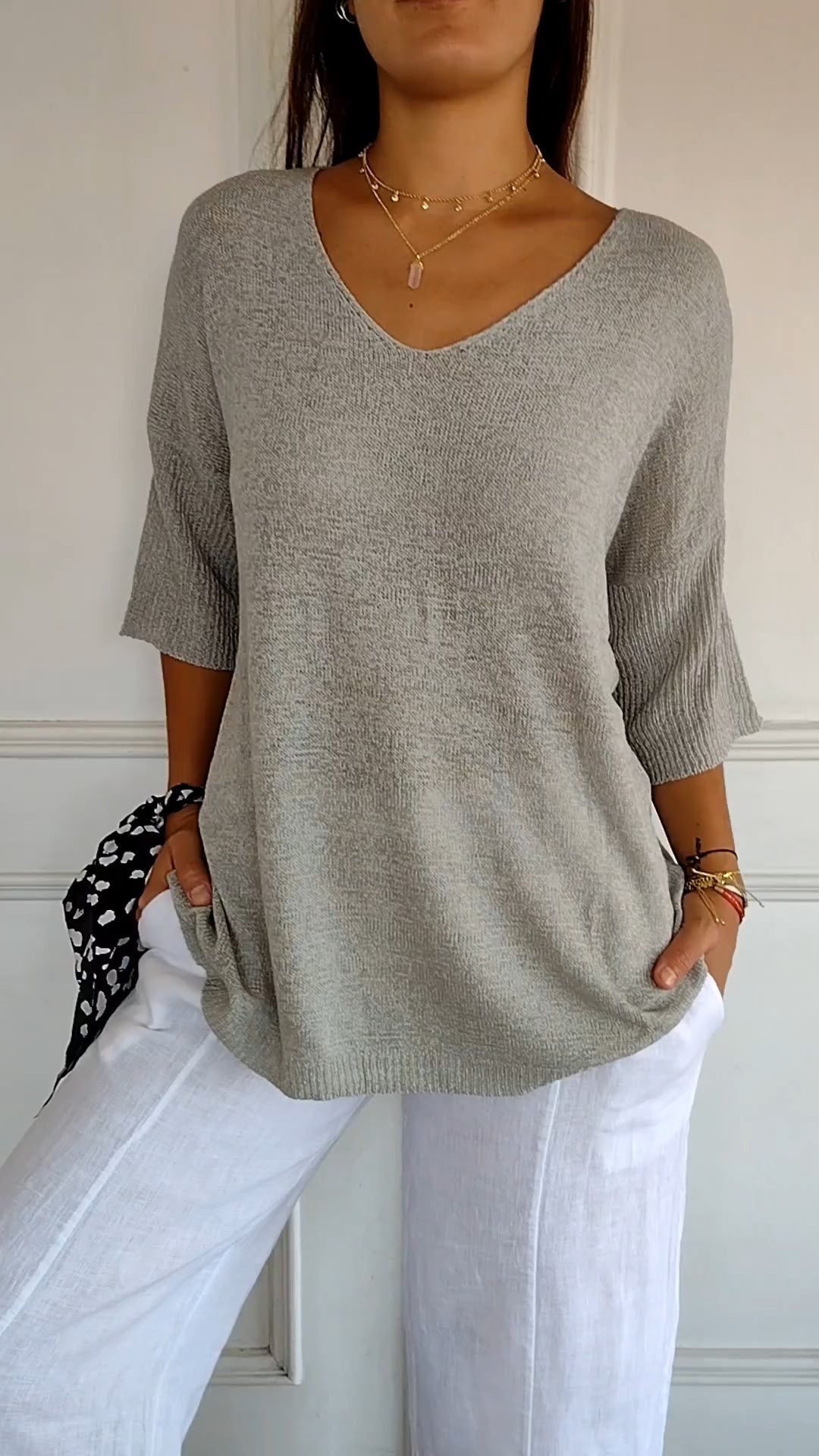Top de punto con cuello en V AuraLuxe
