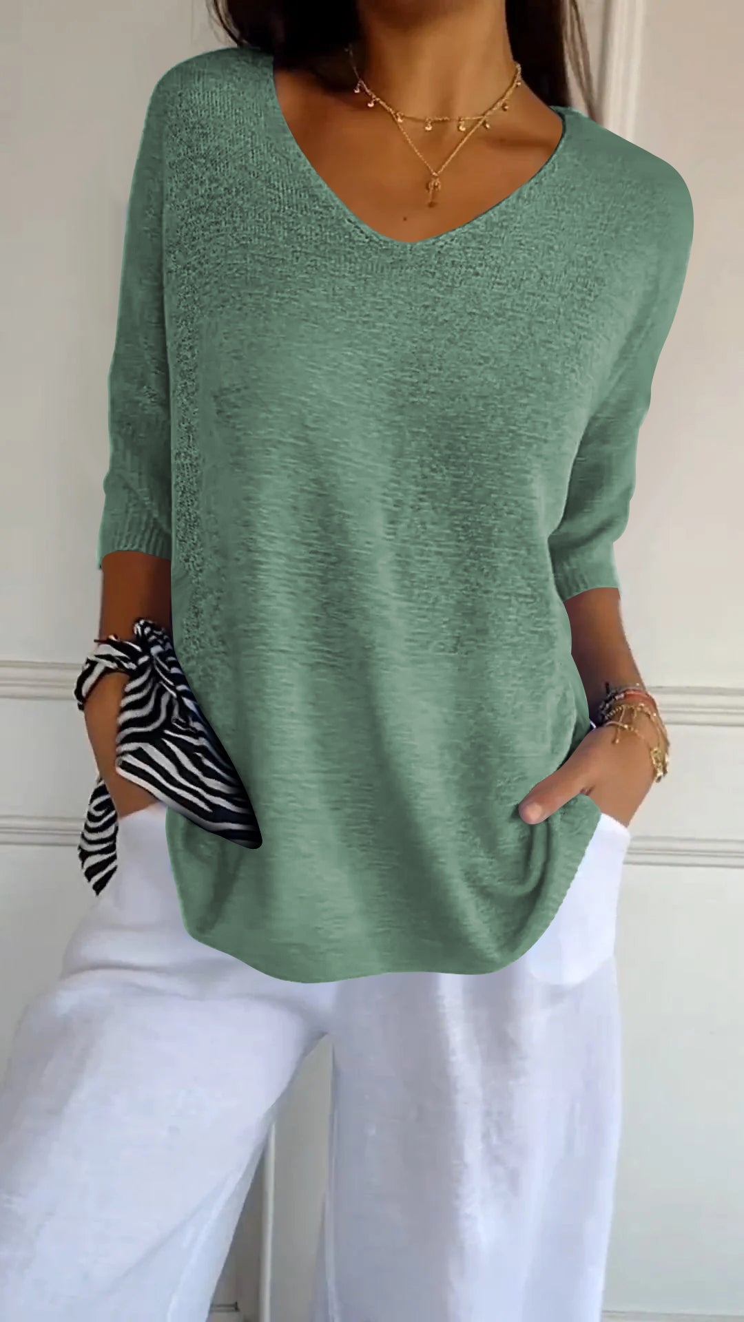 Top de punto con cuello en V AuraLuxe