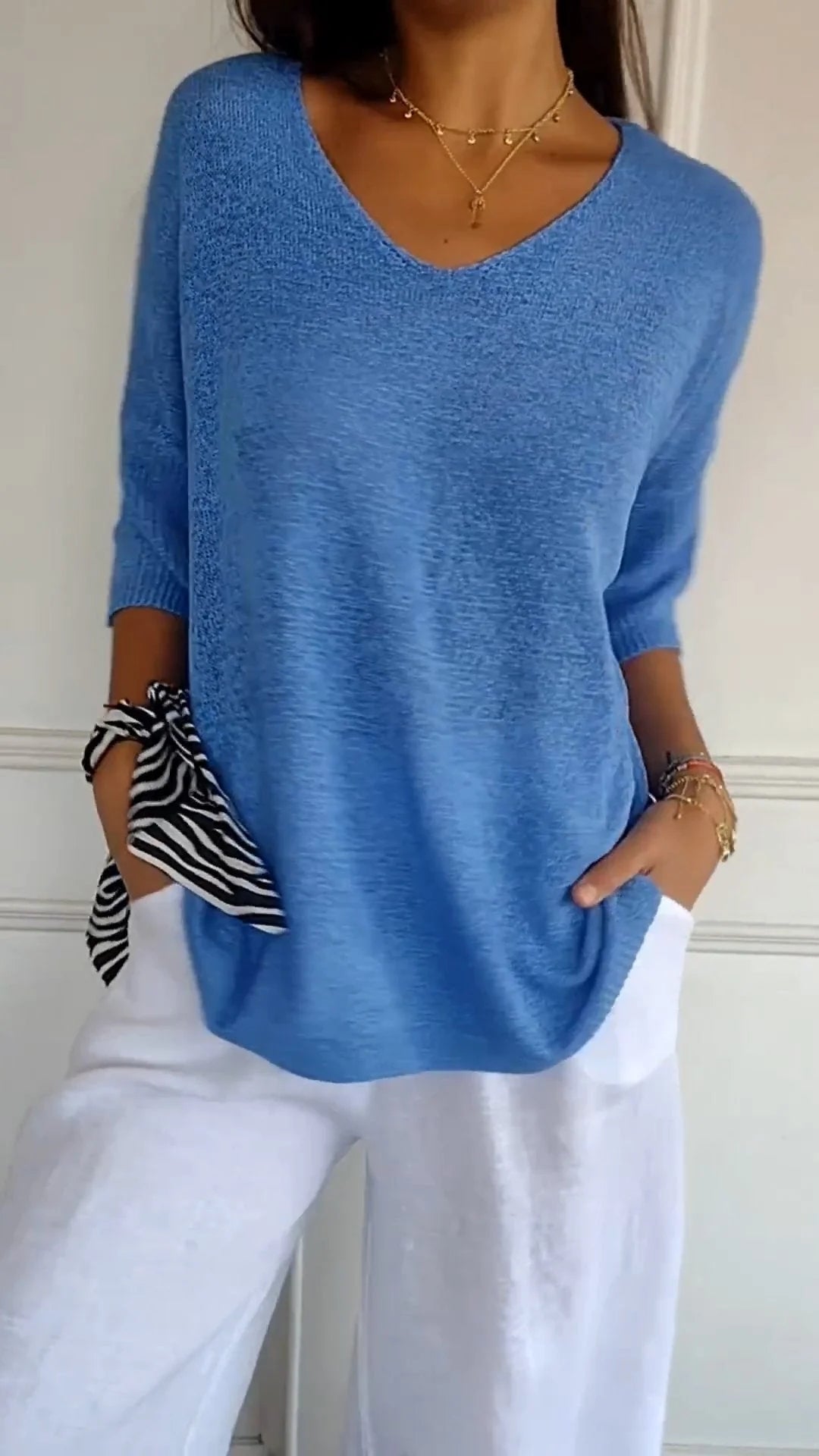 Top de punto con cuello en V AuraLuxe