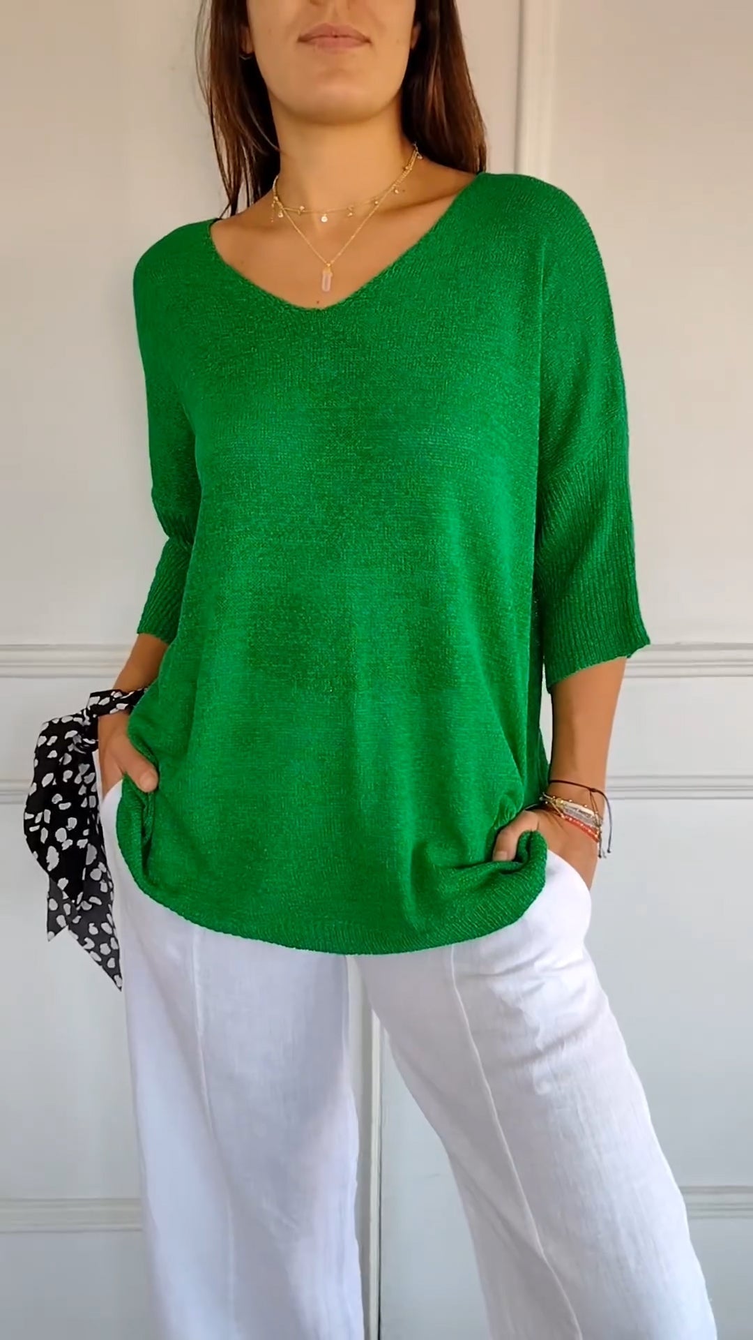 Top de punto con cuello en V AuraLuxe