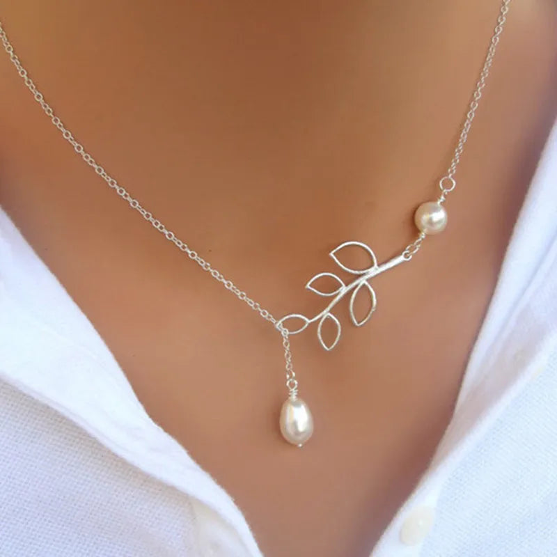 Varios collares delicados 