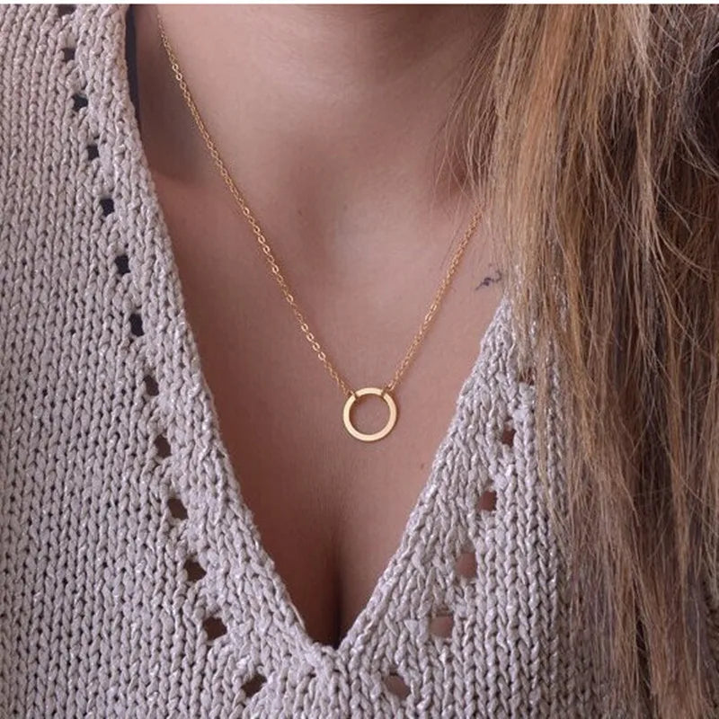 Varios collares delicados 