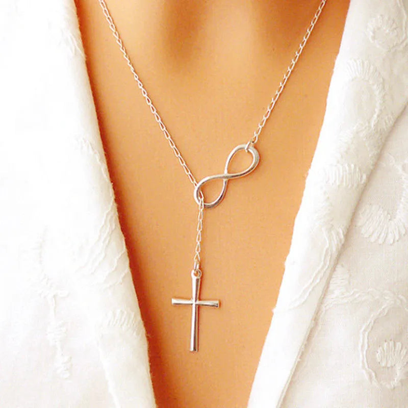 Varios collares delicados 