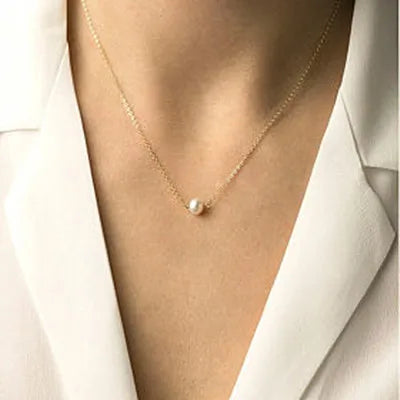 Varios collares delicados 