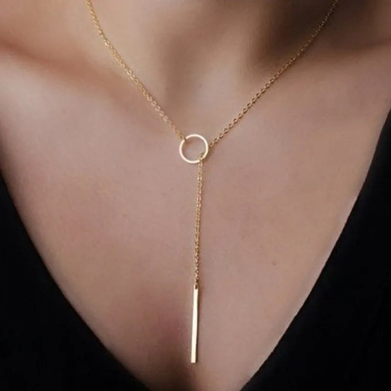Varios collares delicados 