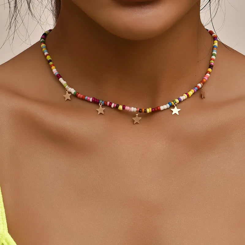 Varios collares delicados 