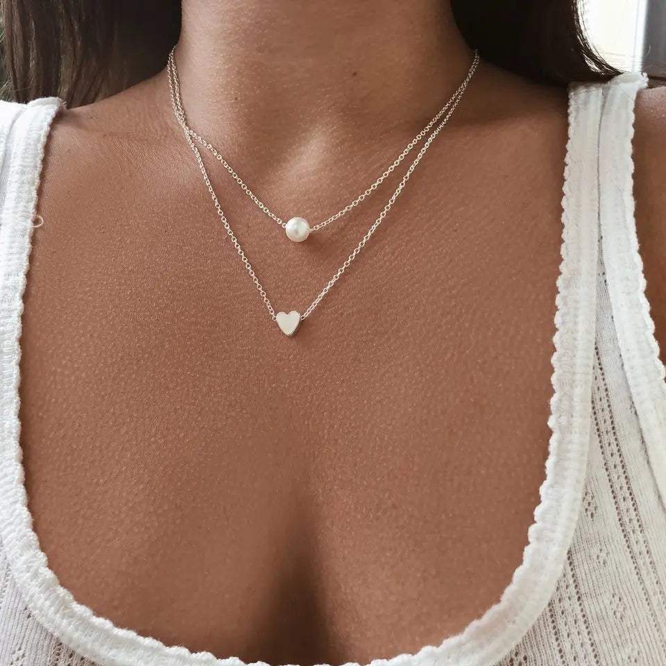 Varios collares delicados 
