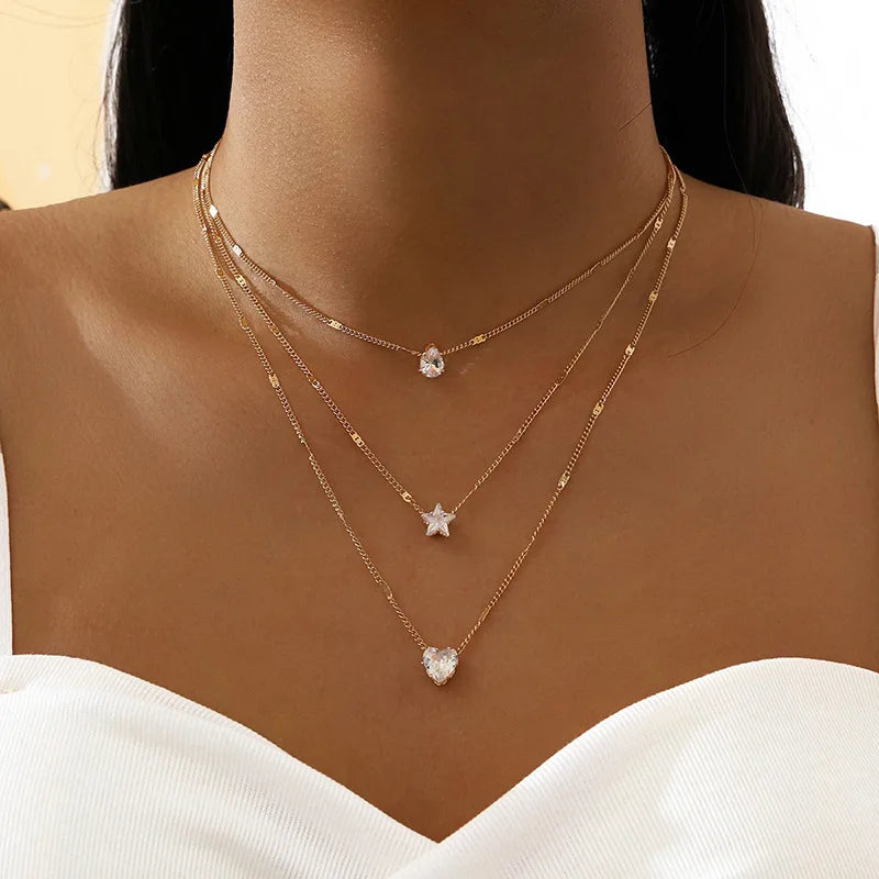 Varios collares delicados 