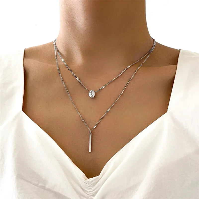 Varios collares delicados 