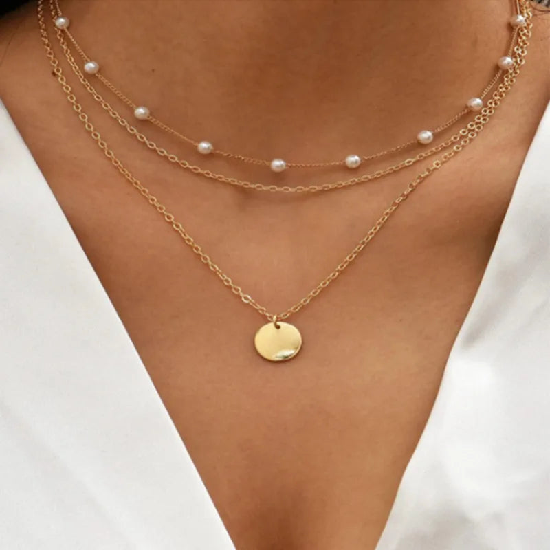 Varios collares delicados 