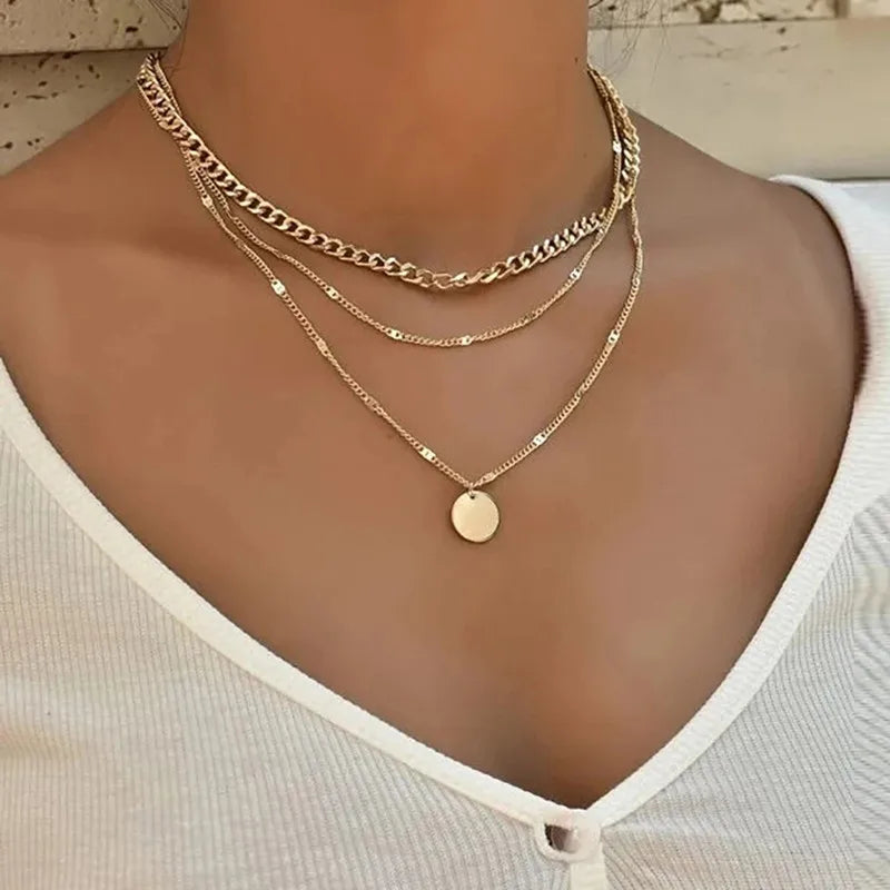 Varios collares delicados 