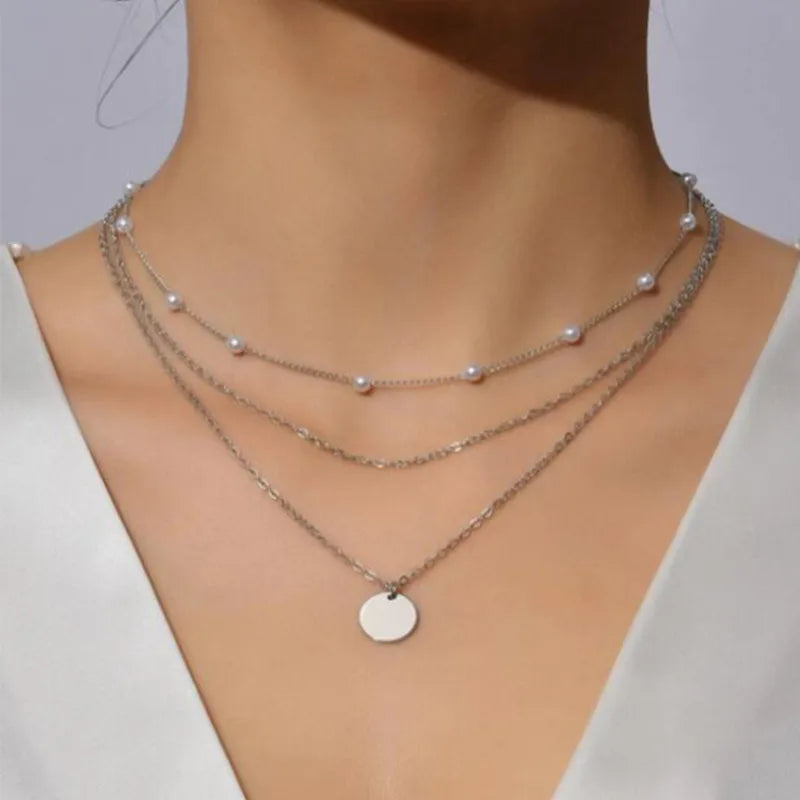 Varios collares delicados 