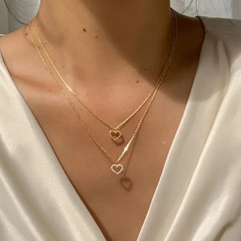 Varios collares delicados 