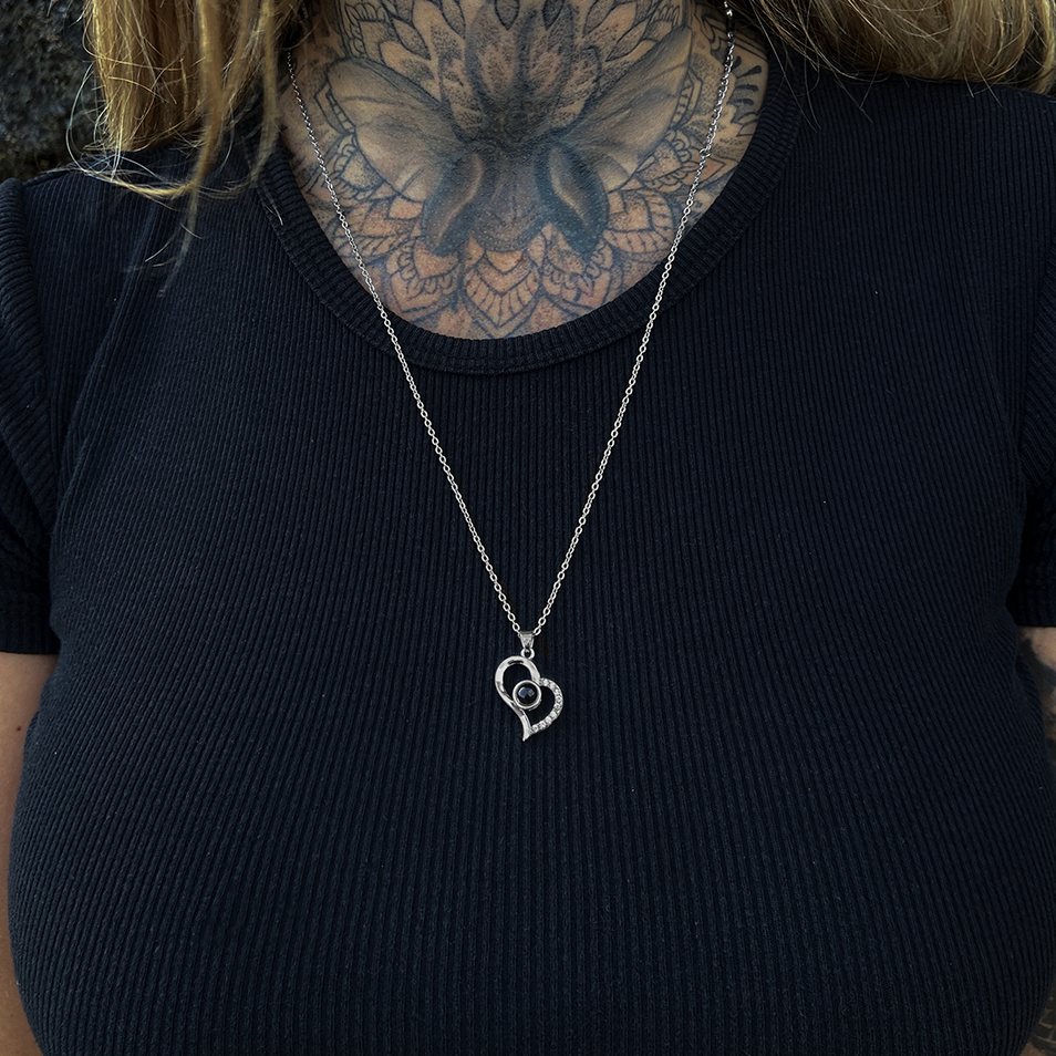 Collar con símbolo de amor 